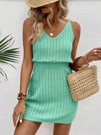 Vestido Curto de Tricô com Decote U e Costas Abertas - La Lecce