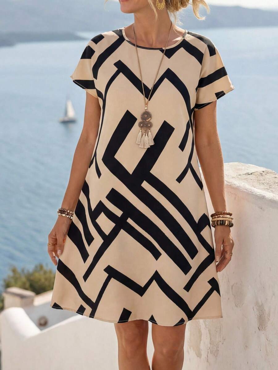 Vestido Curto Estilo Camiseta com Estampa Geométrica - La Lecce