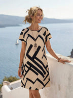 Vestido Curto Estilo Camiseta com Estampa Geométrica - La Lecce