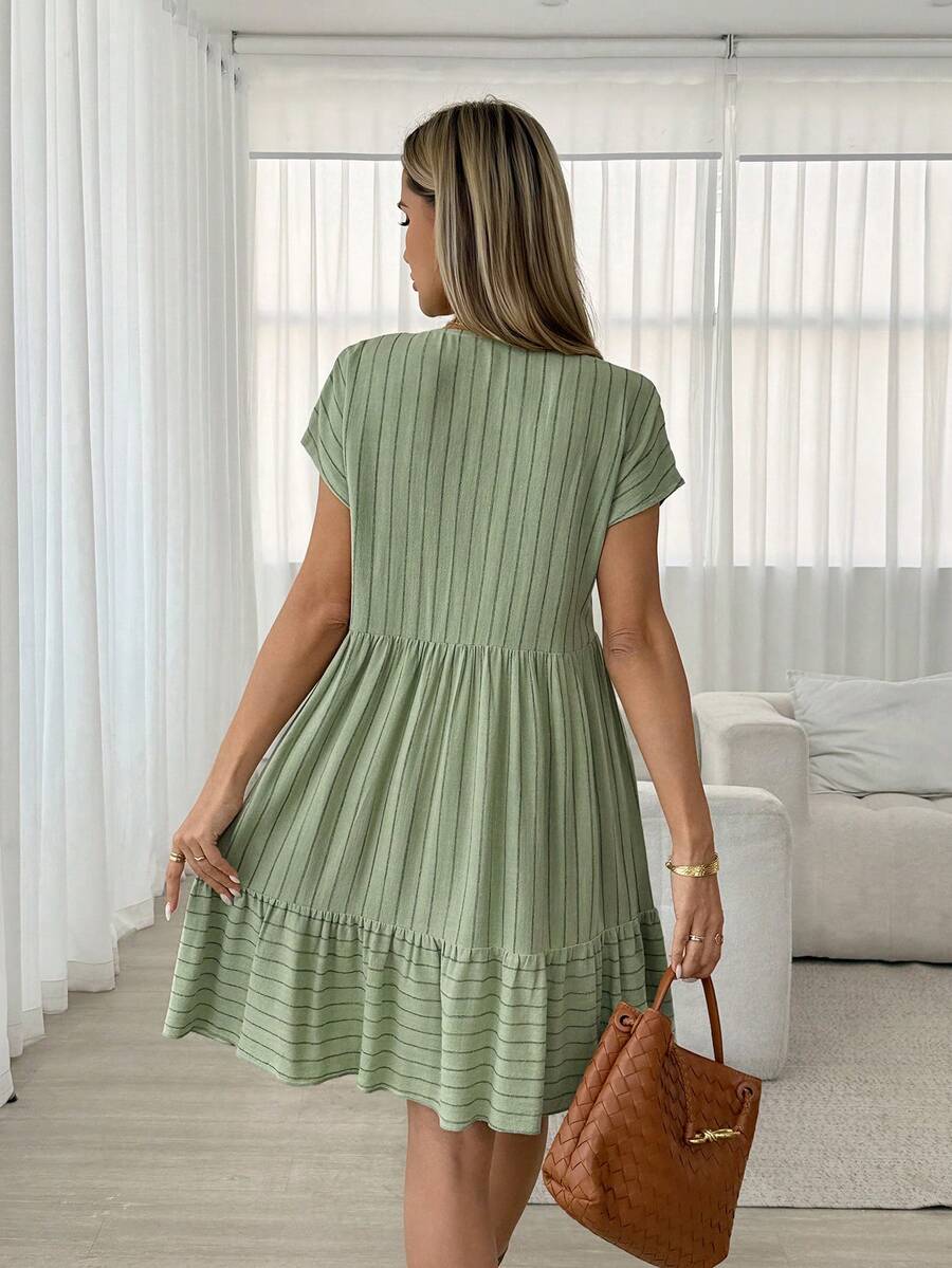 Vestido Curto Boho com Babado e Detalhe em Pompom - La Lecce