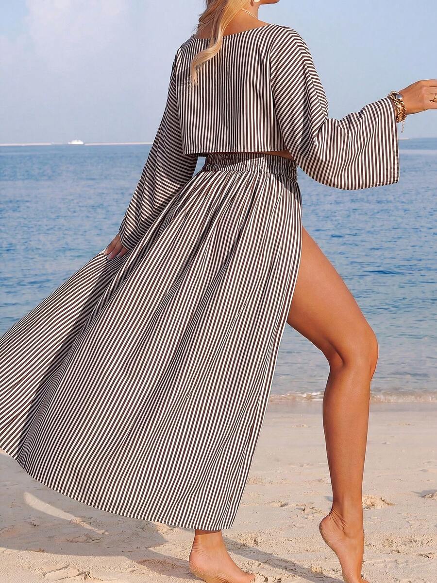 Conjunto de Praia 2 Peças com Cropped de Manga Longa e Saia com Fenda