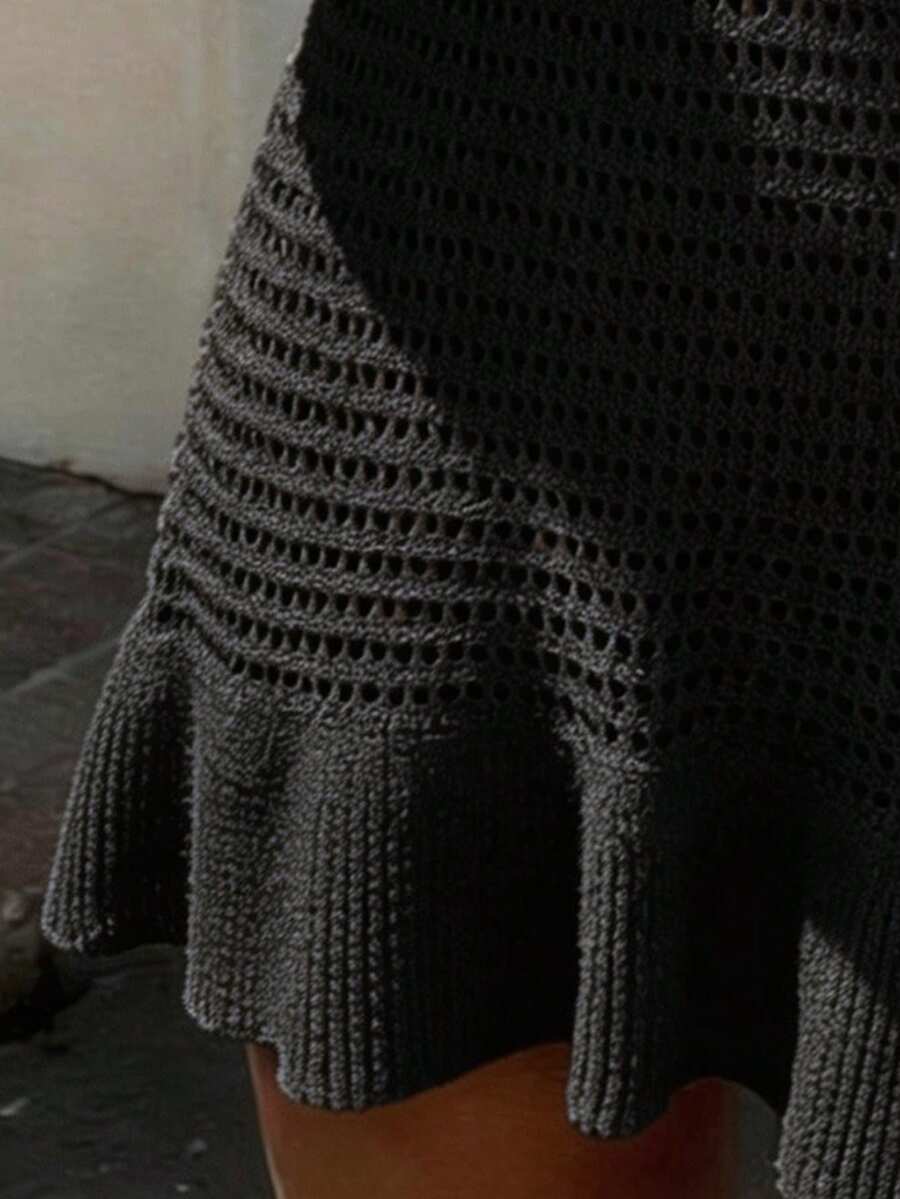Vestido Mini em Malha com Decote V e Babado na Barra - La Lecce