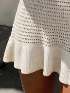 Vestido Mini em Malha com Decote V e Babado na Barra - La Lecce