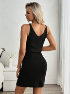 Vestido Curto de Tricô com Decote U e Costas Abertas - La Lecce