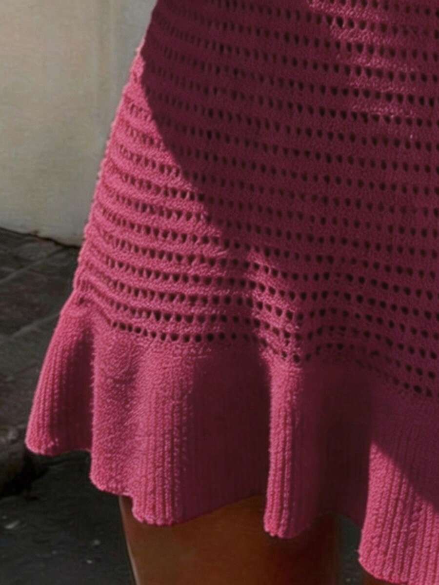 Vestido Mini em Malha com Decote V e Babado na Barra