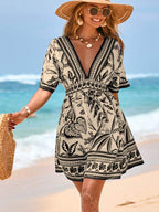 Vestido Curto de Praia com Decote V e Cintura Marcada