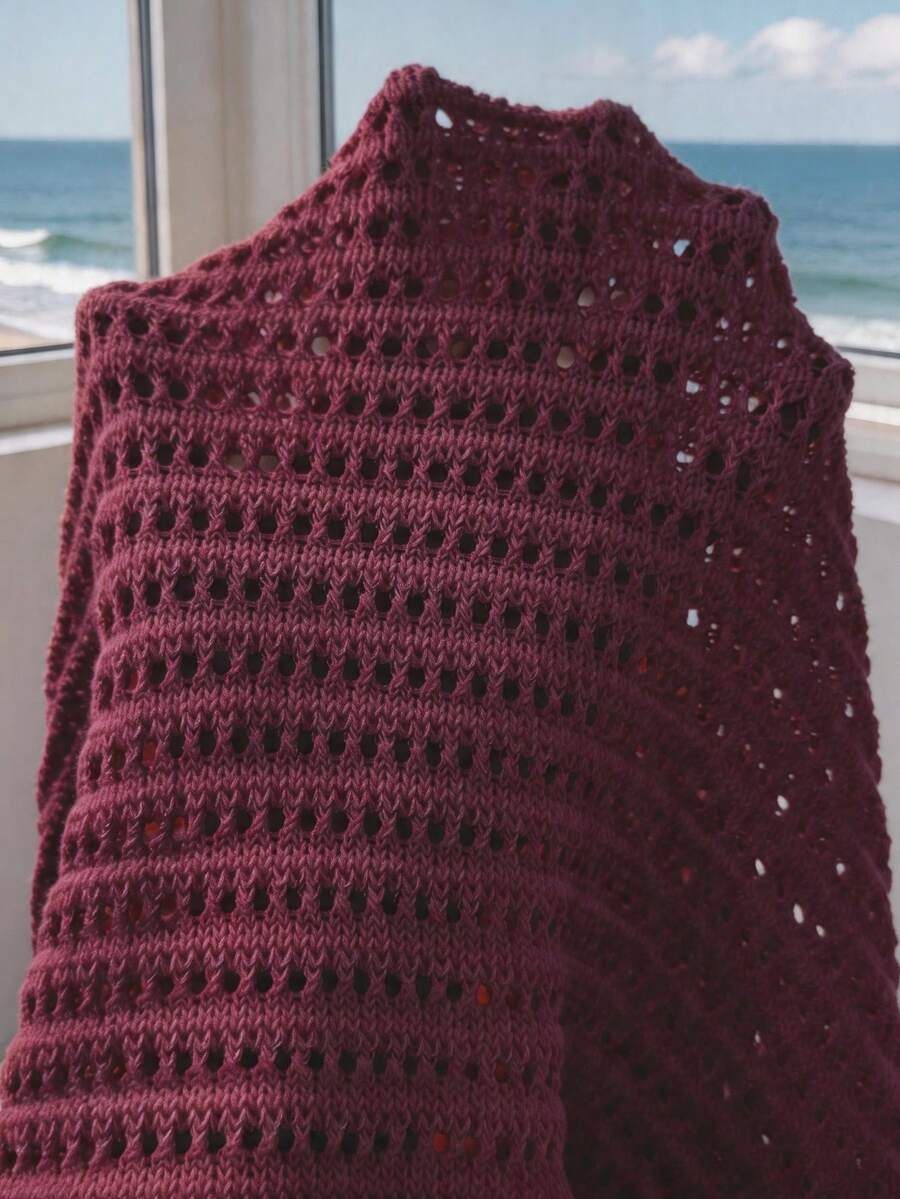 Vestido Mini em Malha com Decote V e Babado na Barra