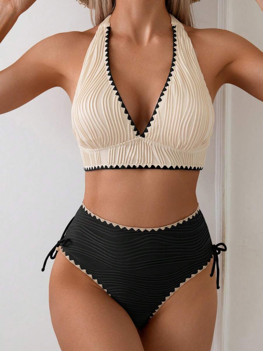 Conjunto de Biquíni Texturizado com Decote Halter e Amarração Lateral