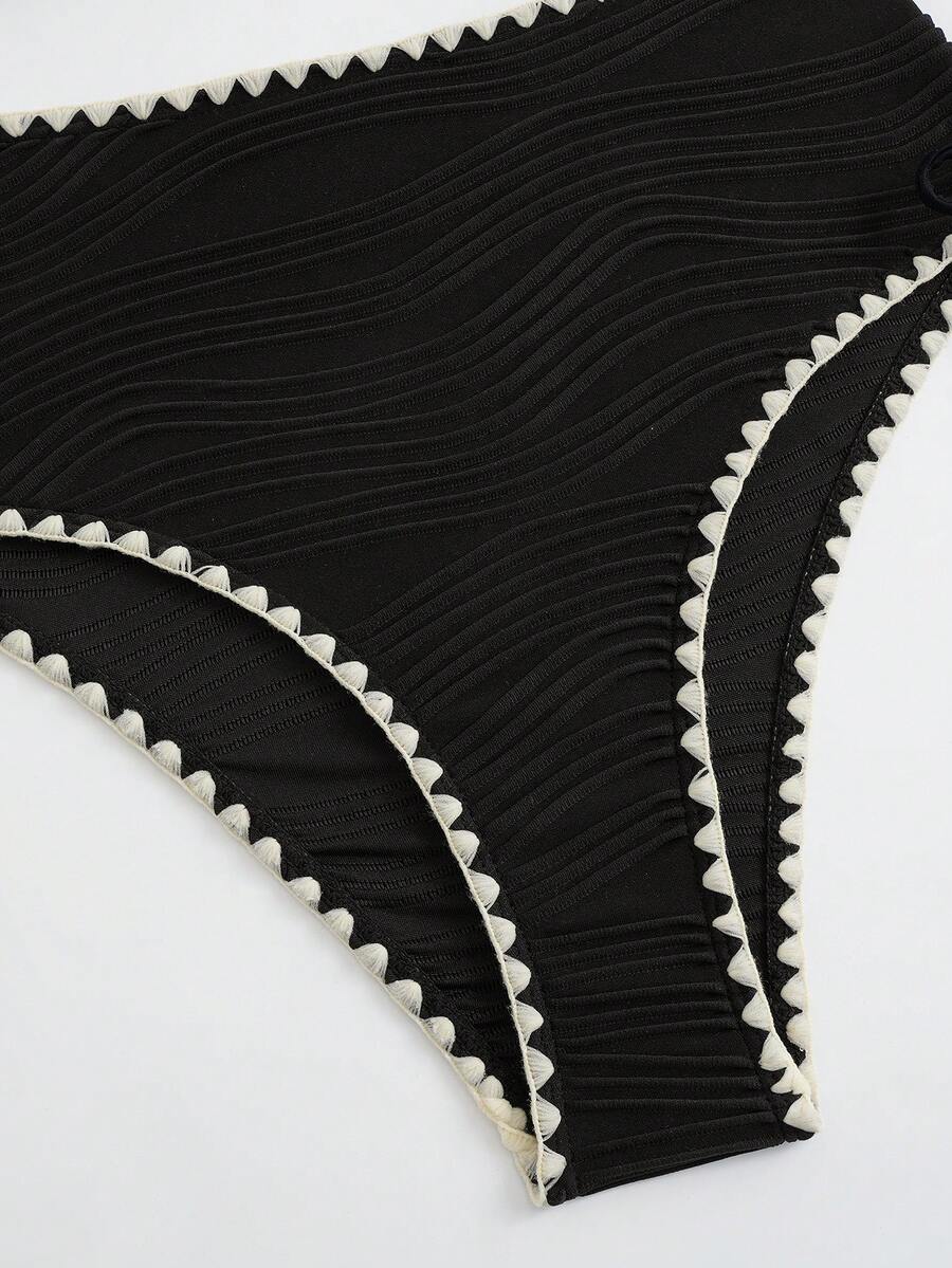 Conjunto de Biquíni Texturizado com Decote Halter e Amarração Lateral