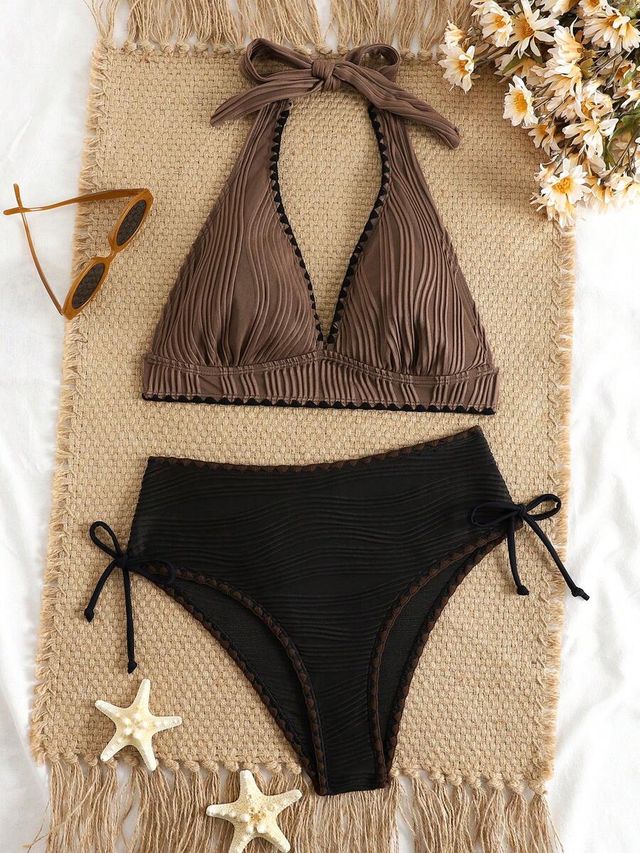 Conjunto de Biquíni Texturizado com Decote Halter e Amarração Lateral