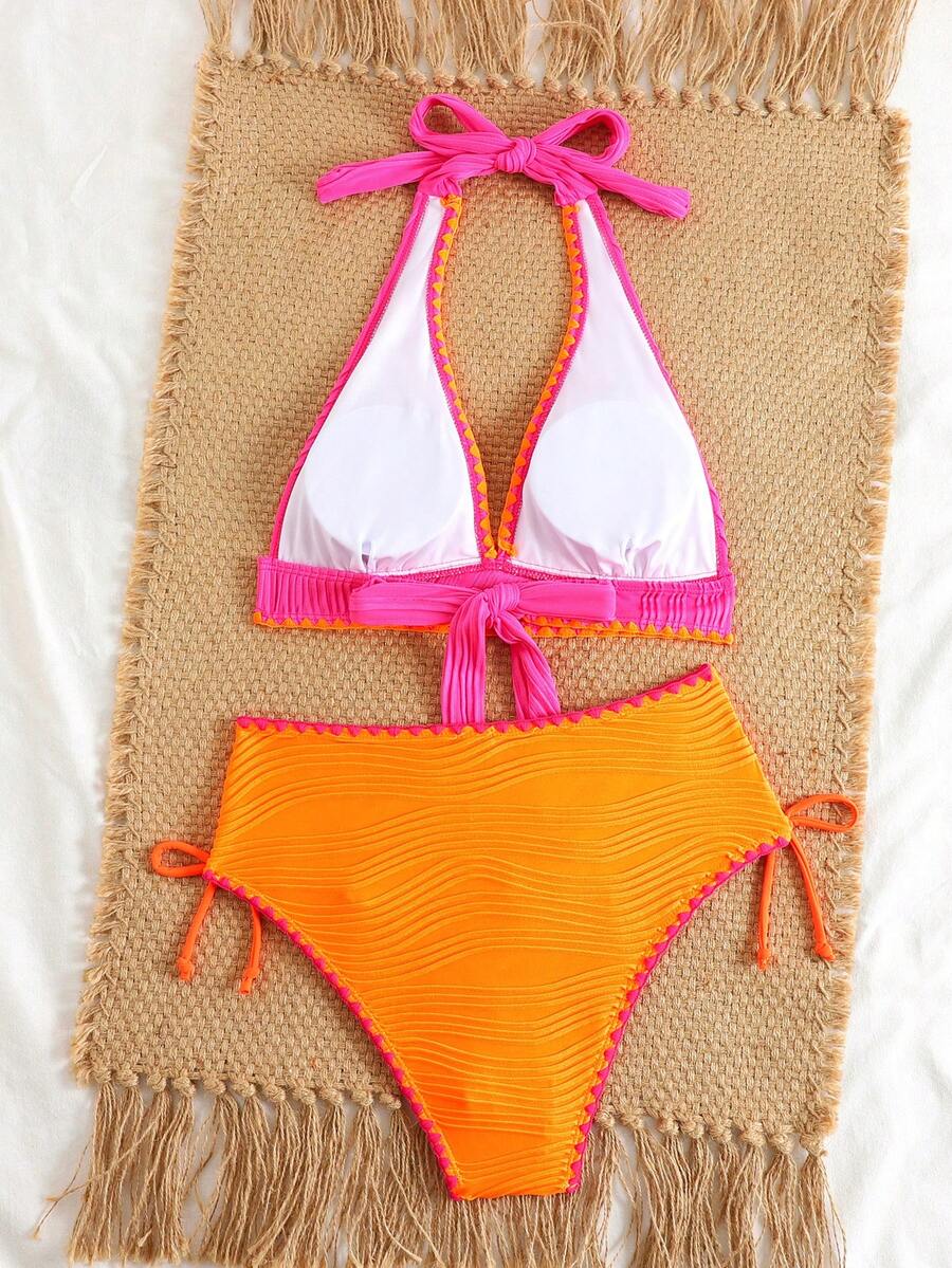 Conjunto de Biquíni Texturizado com Decote Halter e Amarração Lateral