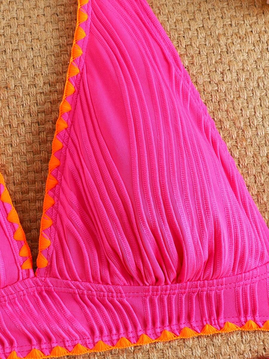 Conjunto de Biquíni Texturizado com Decote Halter e Amarração Lateral