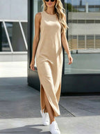 Vestido Longo Listrado com Gola Redonda e Fenda