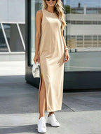 Vestido Longo Listrado com Gola Redonda e Fenda