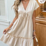 Vestido Curto Boho com Babado e Detalhe em Pompom
