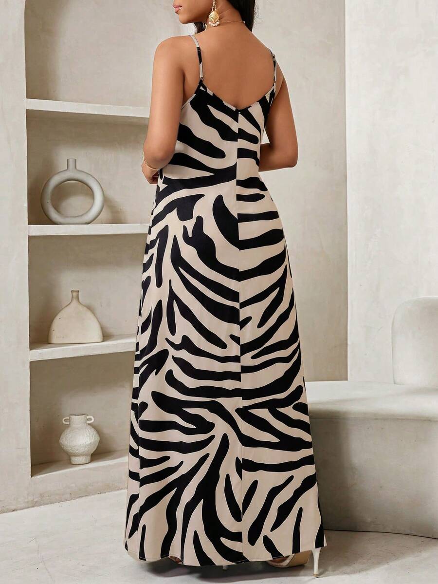 Vestido Longo Floral Decote V com Aplicação de Rosa 3D