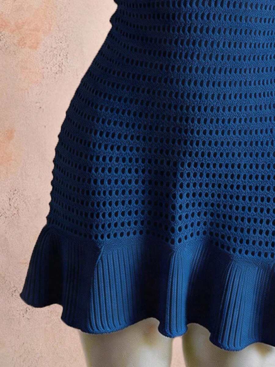 Vestido Mini em Malha com Decote V e Babado na Barra