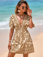 Vestido Curto de Praia com Decote V e Cintura Marcada