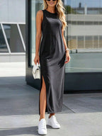 Vestido Longo Listrado com Gola Redonda e Fenda