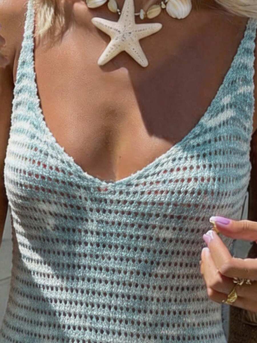Vestido Mini em Malha com Decote V e Babado na Barra
