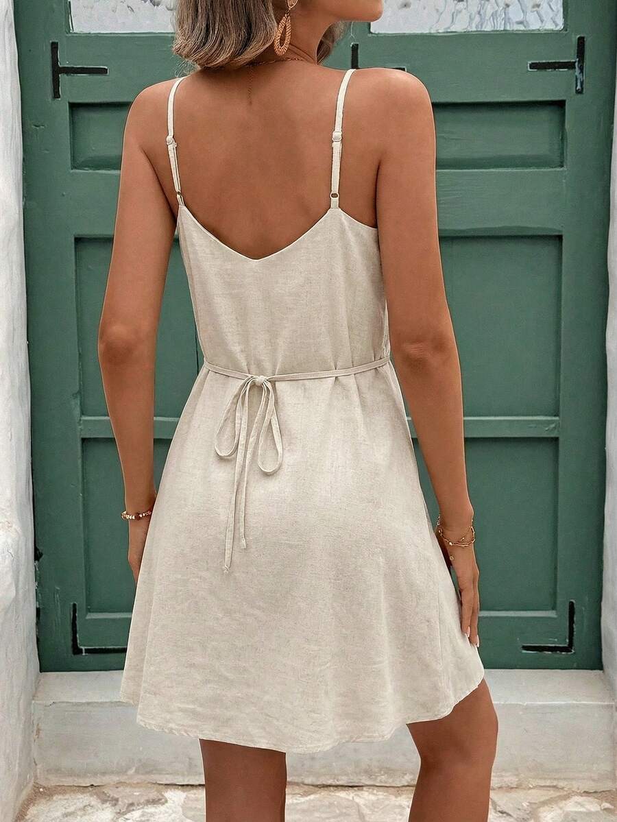 Vestido Curto de Linho com Alças e Botões Frontais - La Lecce