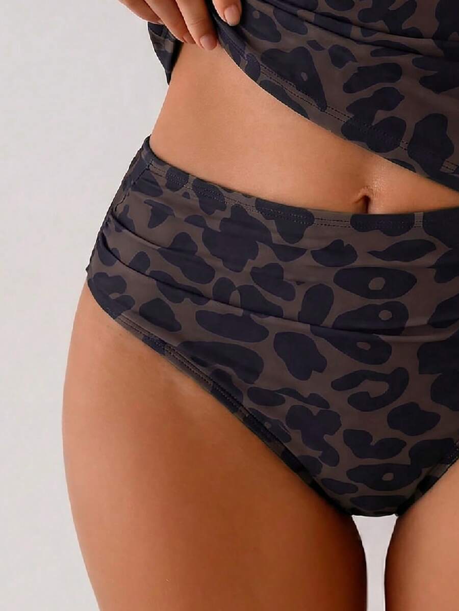 Tankini Franzido com Torção Frontal e Anel Metálico
