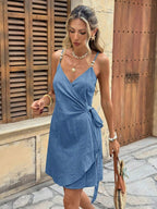Vestido Curto de Alças Finas com Transpasse e Nó nas Costas - La Lecce