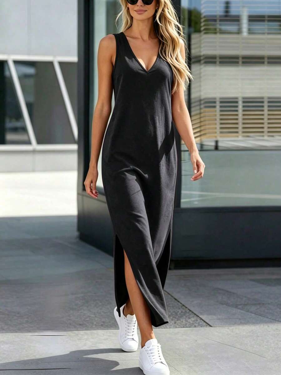 Vestido Longo Listrado com Gola Redonda e Fenda