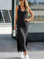 Vestido Longo Listrado com Gola Redonda e Fenda