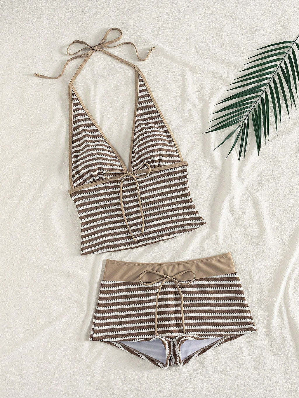 Tankini Listrado com Decote V Profundo
