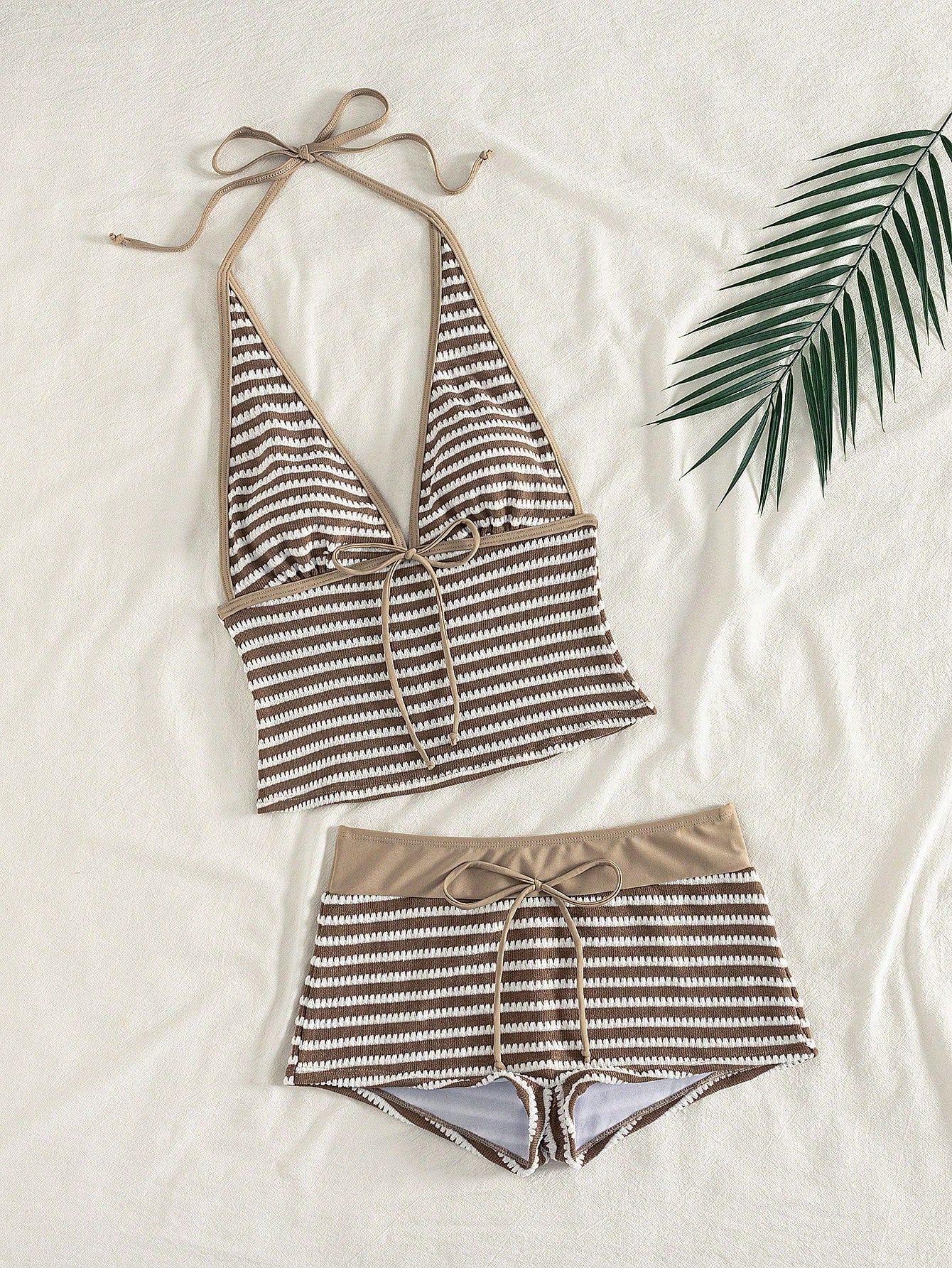 Tankini Listrado com Decote V Profundo