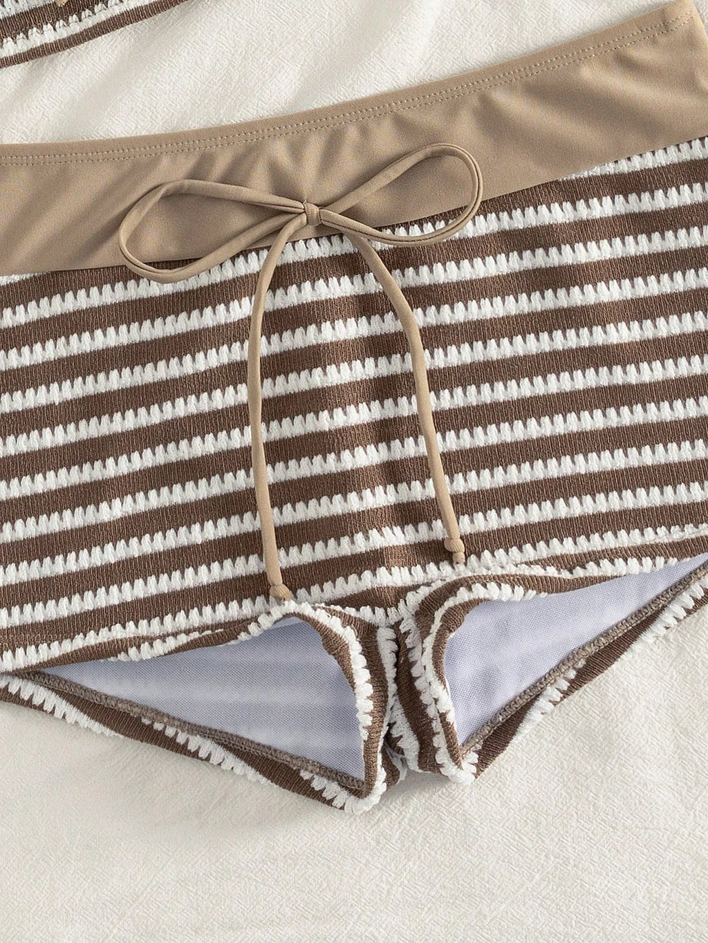 Tankini Listrado com Decote V Profundo