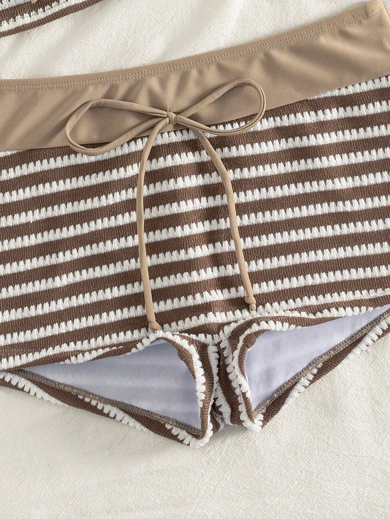 Tankini Listrado com Decote V Profundo