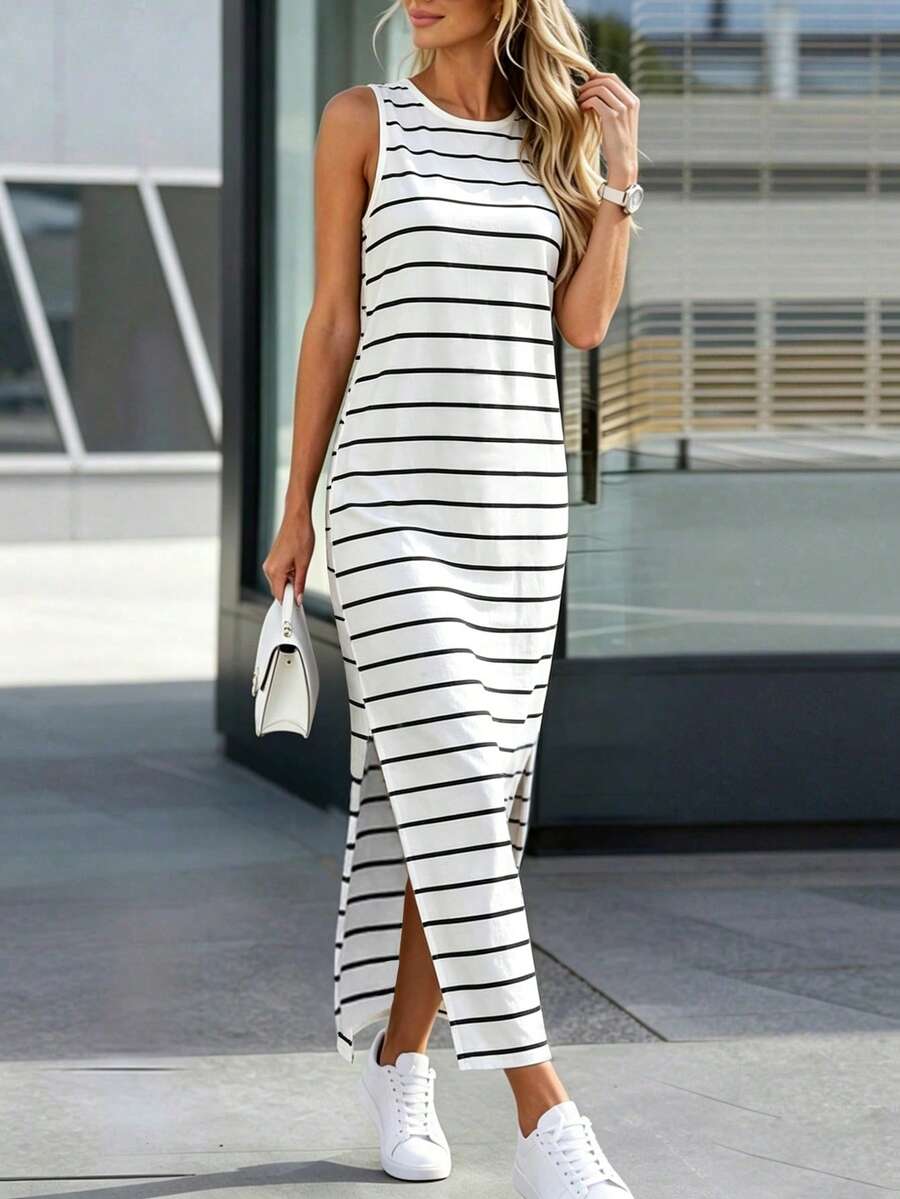 Vestido Longo Listrado com Gola Redonda e Fenda