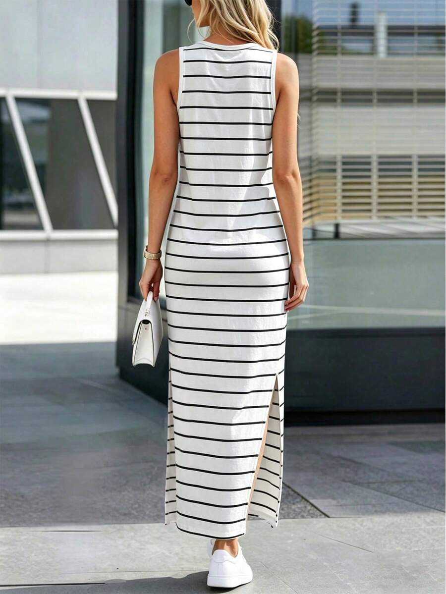 Vestido Longo Listrado com Gola Redonda e Fenda