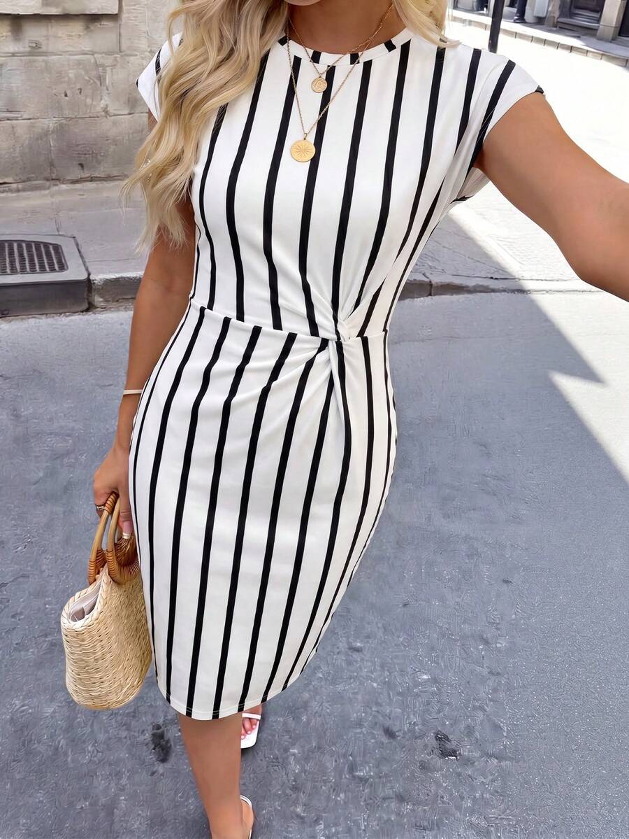 Vestido Midi de Algodão com Detalhe Torcido e Manga Curta - La Lecce
