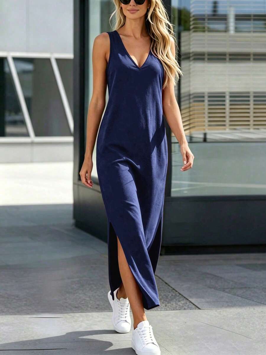 Vestido Longo Listrado com Gola Redonda e Fenda