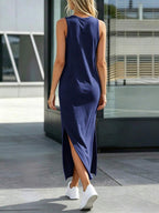 Vestido Longo Listrado com Gola Redonda e Fenda