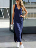 Vestido Longo Listrado com Gola Redonda e Fenda