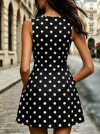 Vestido Curto Elegante com Gola Redonda e Bolsos
