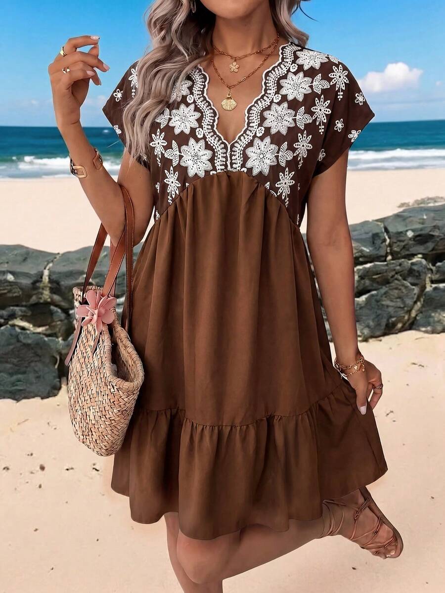 Vestido Curto Boho com Babado e Detalhe em Pompom - La Lecce