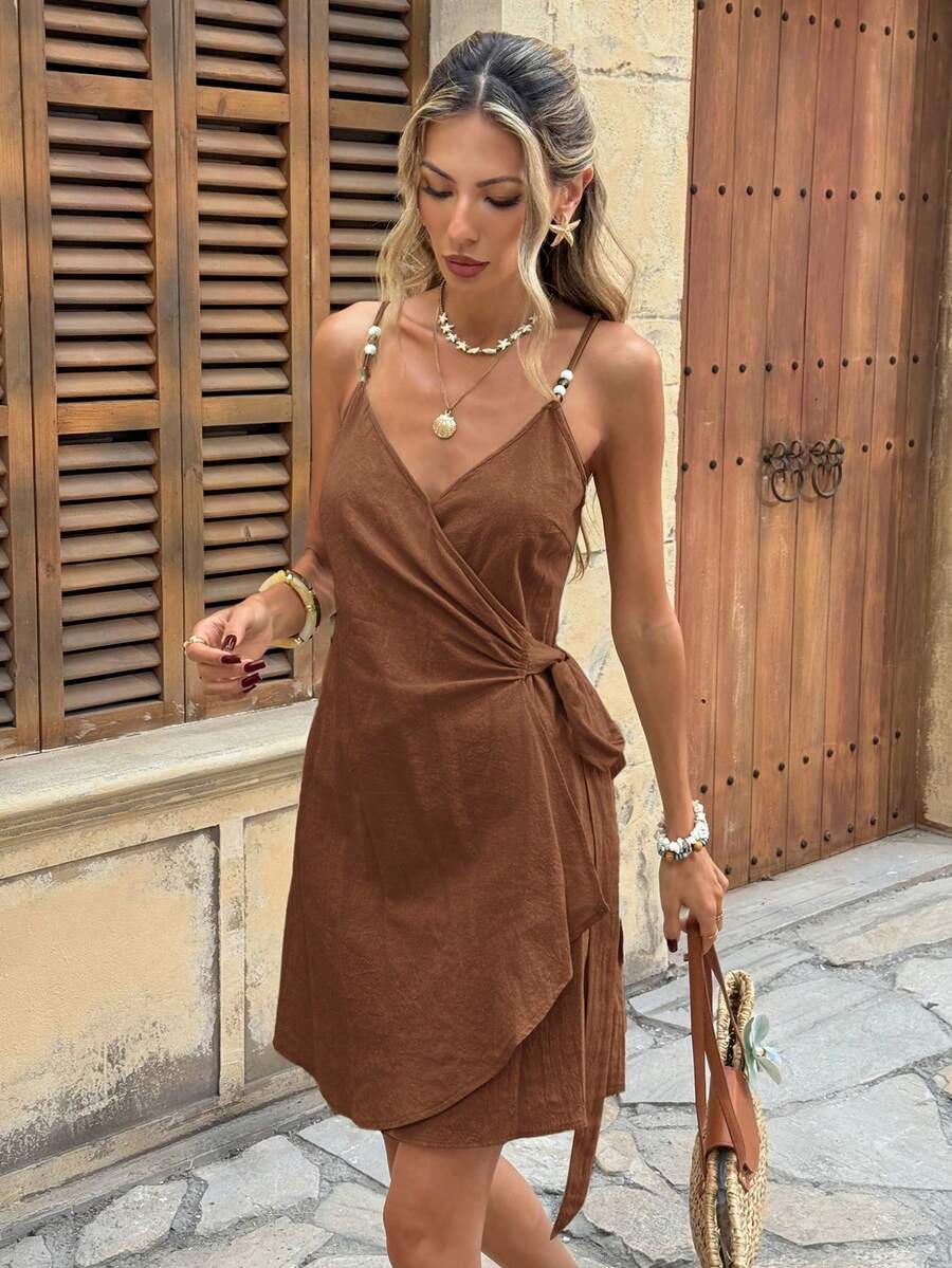 Vestido Curto de Alças Finas com Transpasse e Nó nas Costas - La Lecce