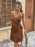 Vestido Curto de Alças Finas com Transpasse e Nó nas Costas - La Lecce