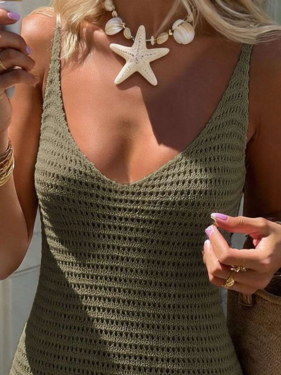 Vestido Mini em Malha com Decote V e Babado na Barra