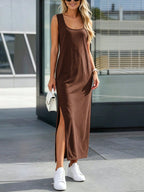 Vestido Longo Listrado com Gola Redonda e Fenda