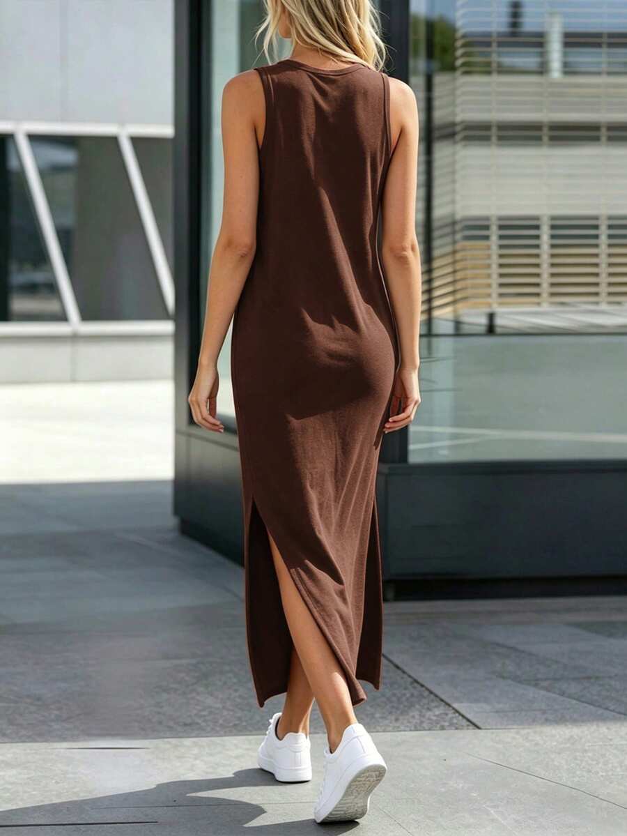 Vestido Longo Listrado com Gola Redonda e Fenda