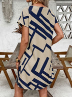 Vestido Curto Estilo Camiseta com Estampa Geométrica - La Lecce