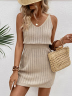 Vestido Curto de Tricô com Decote U e Costas Abertas - La Lecce