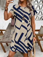 Vestido Curto Estilo Camiseta com Estampa Geométrica - La Lecce
