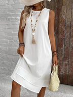 Vestido Midi Minimalista com Gola Redonda e Bainha Assimétrica - La Lecce
